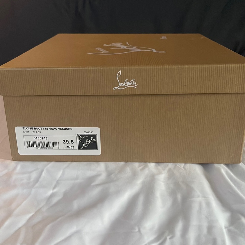 Christian Louboutin Eloise Booty 85 EU 39.5 Pre-owned
100% Authentic